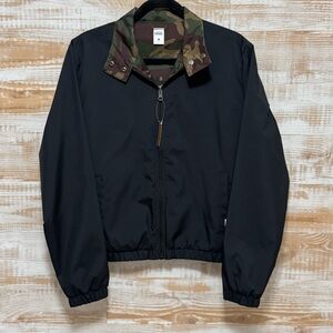 Vans Reversible Windbreaker Black and Green Camouflage Print in Size Small